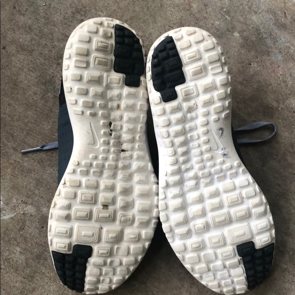 Nike Athletic shoes! Barely worn, lightweight. - Picture 3 of 4